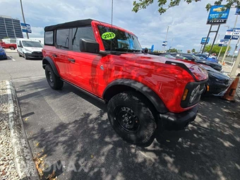 2023 Ford Bronco Black Diamond - miniatura 4