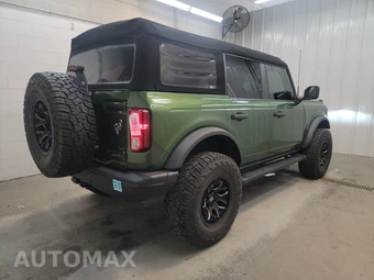 2023 Ford Bronco Black Diamond - miniatura 4