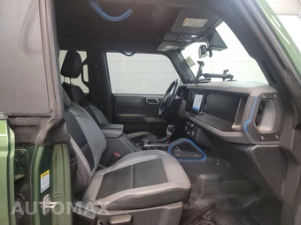 2023 Ford Bronco Black Diamond - miniatura 8