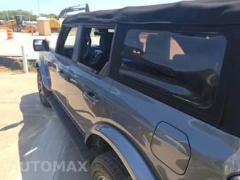 2023 Ford Bronco Outer Banks - miniatura 2