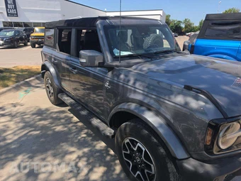 2023 Ford Bronco Outer Banks - miniatura 4