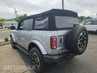 2023 Ford Bronco Outer Banks - miniatura 2
