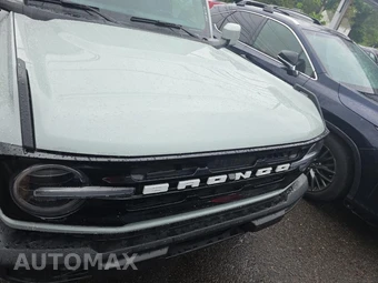 2023 Ford Bronco Outer Banks - miniatura 2