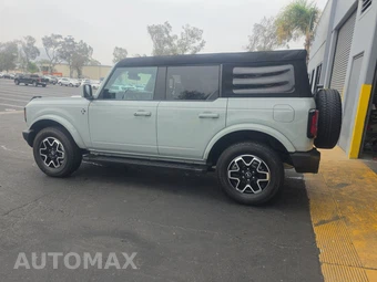 2023 Ford Bronco Outer Banks - miniatura 2