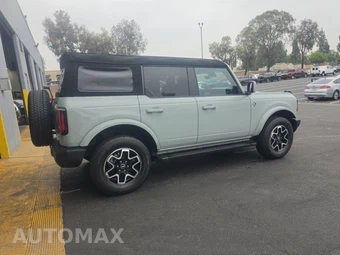 2023 Ford Bronco Outer Banks - miniatura 4