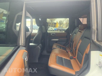 2023 Ford Bronco Outer Banks - miniatura 9