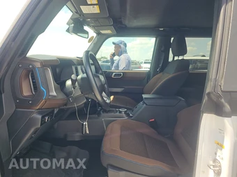 2023 Ford Bronco Outer Banks - miniatura 7