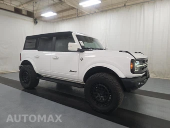 2023 Ford Bronco Outer Banks - miniatura 3
