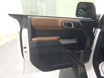 2023 Ford Bronco Outer Banks - miniatura 9