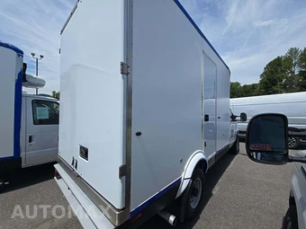 2023 Ford E-350 Cutaway - miniatura 3