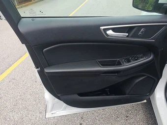 2023 Ford Edge SEL – miniatura 9