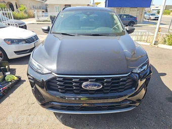 2023 Ford Escape ST-Line – miniatura 2
