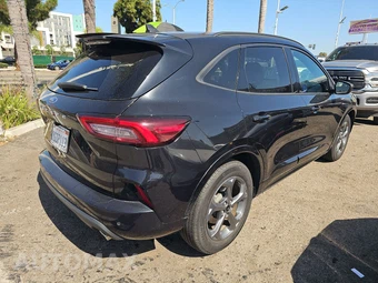 2023 Ford Escape ST-Line – miniatura 4