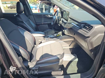 2023 Ford Escape ST-Line – miniatura 8