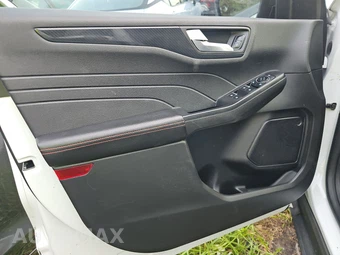 2023 Ford Escape ST-Line – miniatura 9
