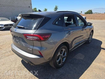 2023 Ford Escape ST-Line – miniatura 3