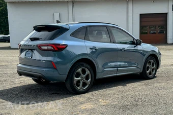2023 Ford Escape ST-Line - miniatura 3