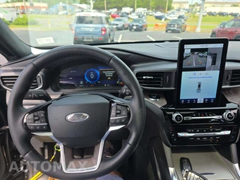 2023 Ford Explorer Hybrid Platinum - miniatura 10