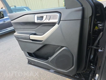 2023 Ford Explorer Limited - miniatura 9