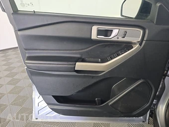 2023 Ford Explorer Limited - miniatura 9
