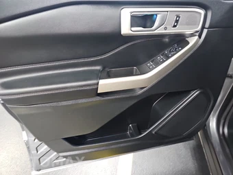 2023 Ford Explorer Limited - miniatura 9