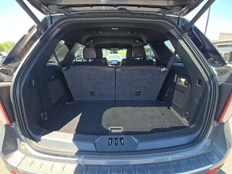 2023 Ford Explorer Platinum - miniatura 12