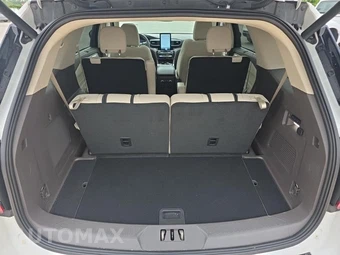 2023 Ford Explorer Platinum - miniatura 14