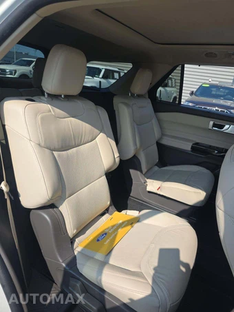 2023 Ford Explorer Platinum - miniatura 17
