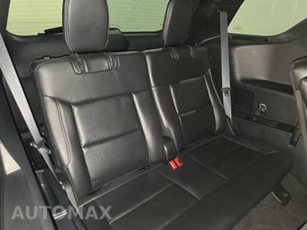 2023 Ford Explorer ST - miniatura 14