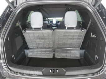 2023 Ford Explorer ST - miniatura 17