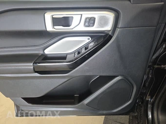 2023 Ford Explorer ST - miniatura 9
