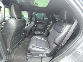 2023 Ford Explorer ST - miniatura 13