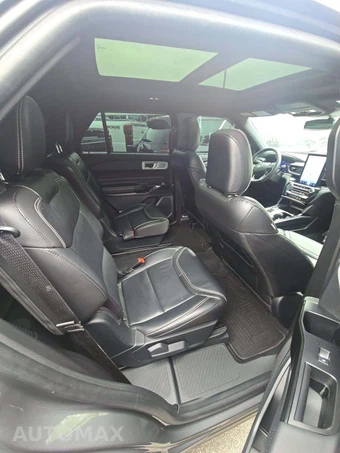 2023 Ford Explorer ST - miniatura 17