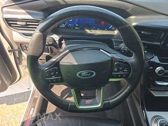 2023 Ford Explorer ST - miniatura 10