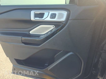 2023 Ford Explorer ST - miniatura 9