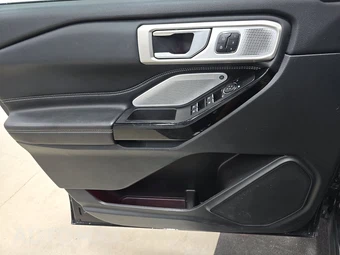 2023 Ford Explorer ST - miniatura 9