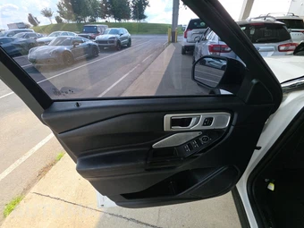 2023 Ford Explorer ST - miniatura 9