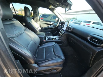 2023 Ford Explorer ST - miniatura 8
