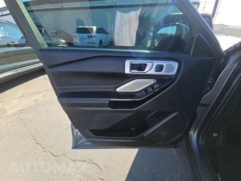 2023 Ford Explorer ST - miniatura 9
