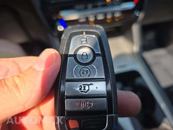 2023 Ford Explorer ST - miniatura 8