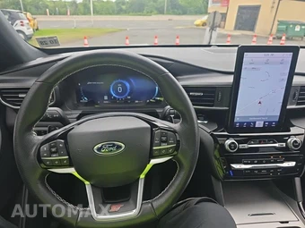 2023 Ford Explorer ST - miniatura 14