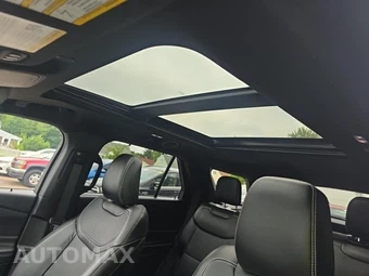 2023 Ford Explorer ST - miniatura 18