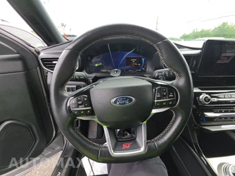 2023 Ford Explorer ST - miniatura 10