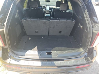 2023 Ford Explorer ST - miniatura 23