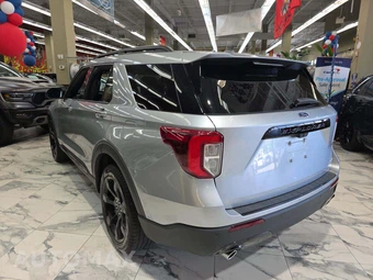 2023 Ford Explorer ST-Line - miniatura 2