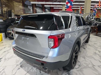 2023 Ford Explorer ST-Line - miniatura 3