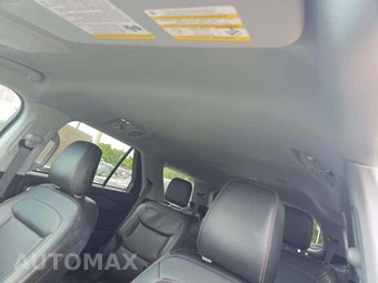 2023 Ford Explorer XLT - miniatura 8