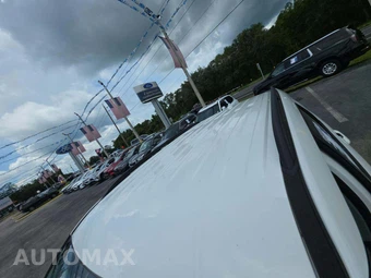 2023 Ford Explorer XLT - miniatura 9