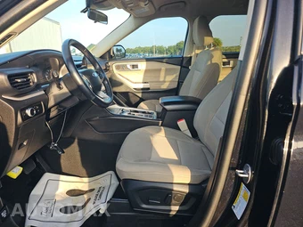 2023 Ford Explorer XLT – miniatura 7