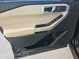 2023 Ford Explorer XLT – miniatura 9